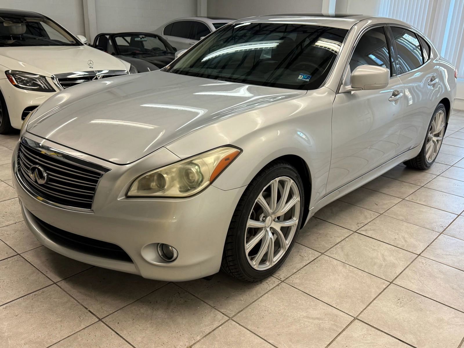 Used 2012 INFINITI M37 w/ Premium Pkg image 3