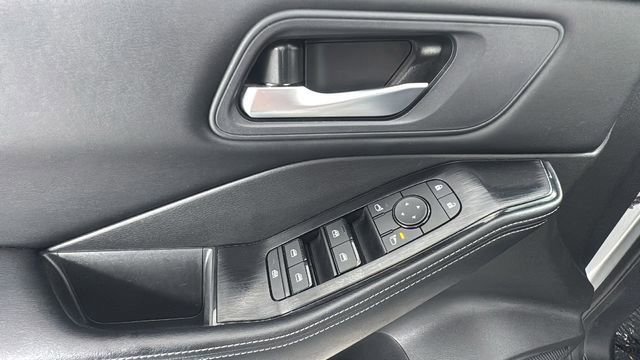 Certified 2025 Nissan Rogue SV image 20