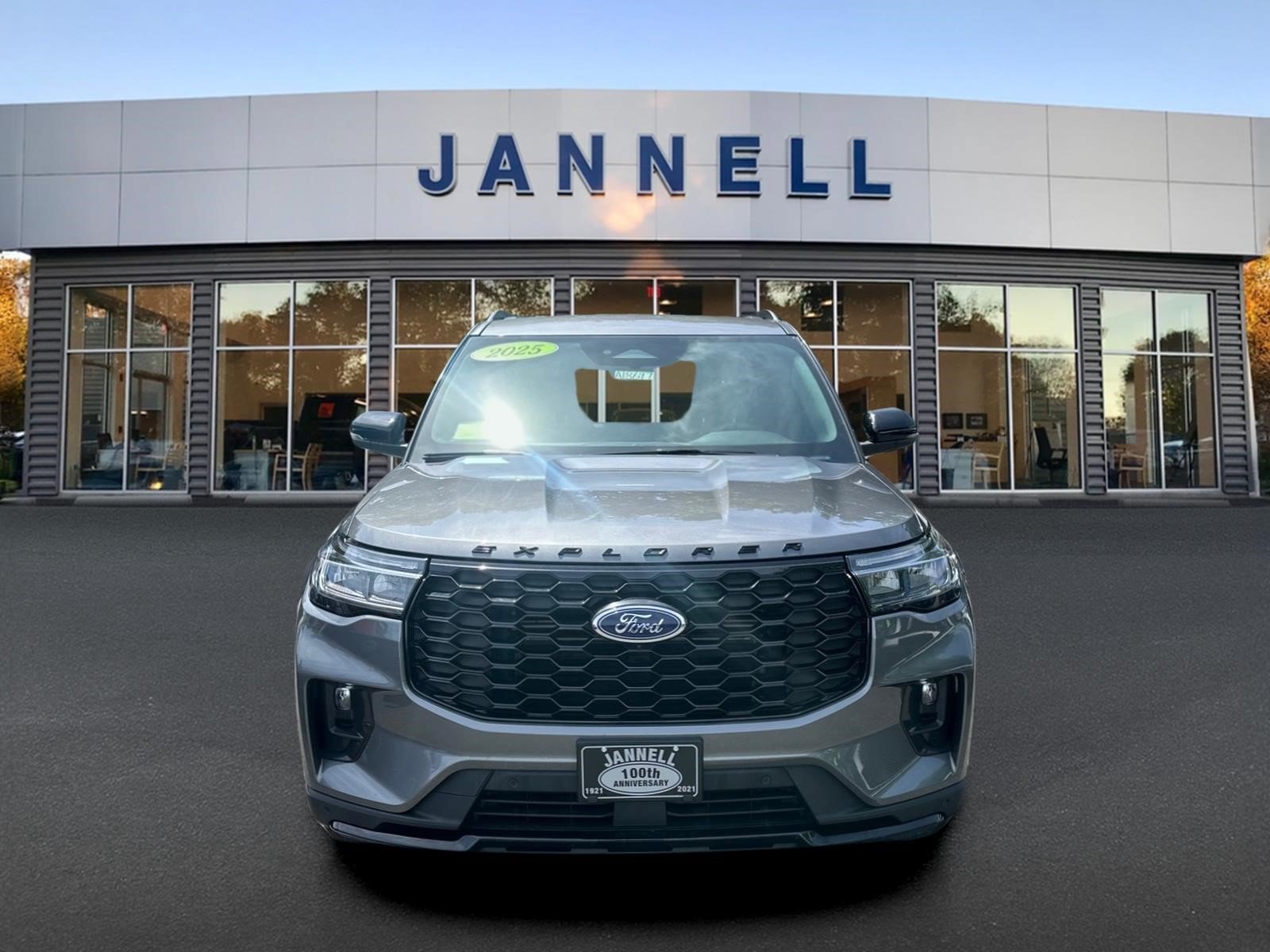 Used 2025 Ford Explorer ST-Line w/ ST-Line Street Pack AWD/4WD image 2