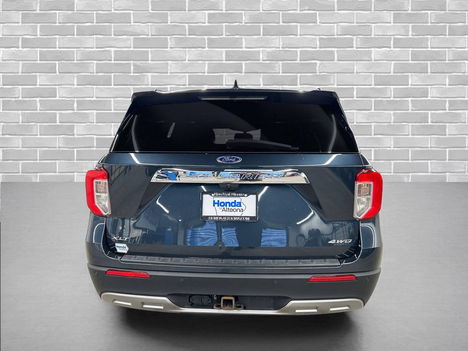 Used 2022 Ford Explorer XLT w/ Equipment Group 202A image 4