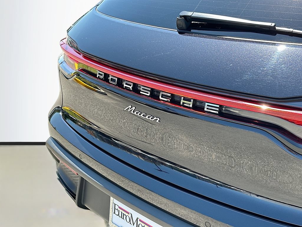 Certified 2023 Porsche Macan AWD/4WD image 34