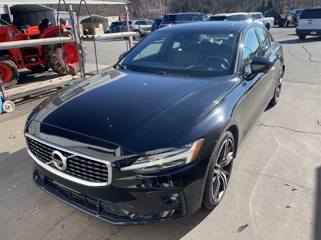 Used 2019 Volvo S60 T5 R-Design image 1