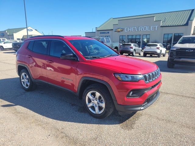 Used 2024 Jeep Compass Latitude AWD/4WD image 18