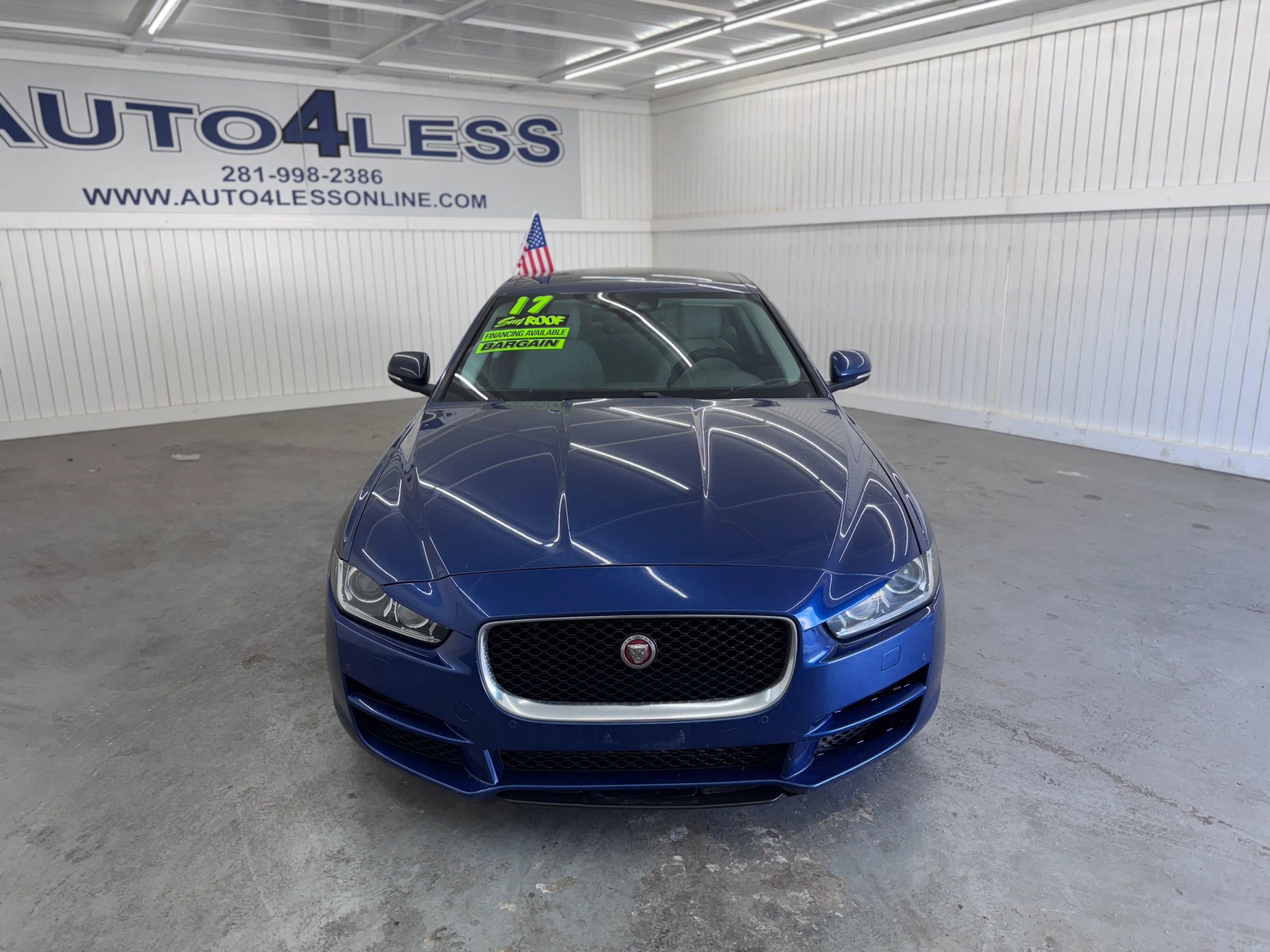 Used 2017 Jaguar XE Premium image 2