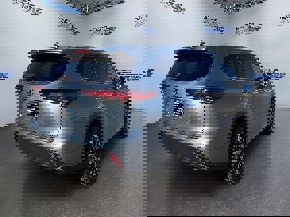 Used 2022 Toyota Highlander XLE image 5