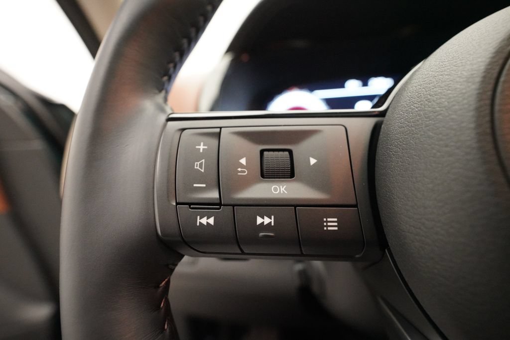 Used 2025 Nissan Pathfinder Platinum AWD/4WD image 19