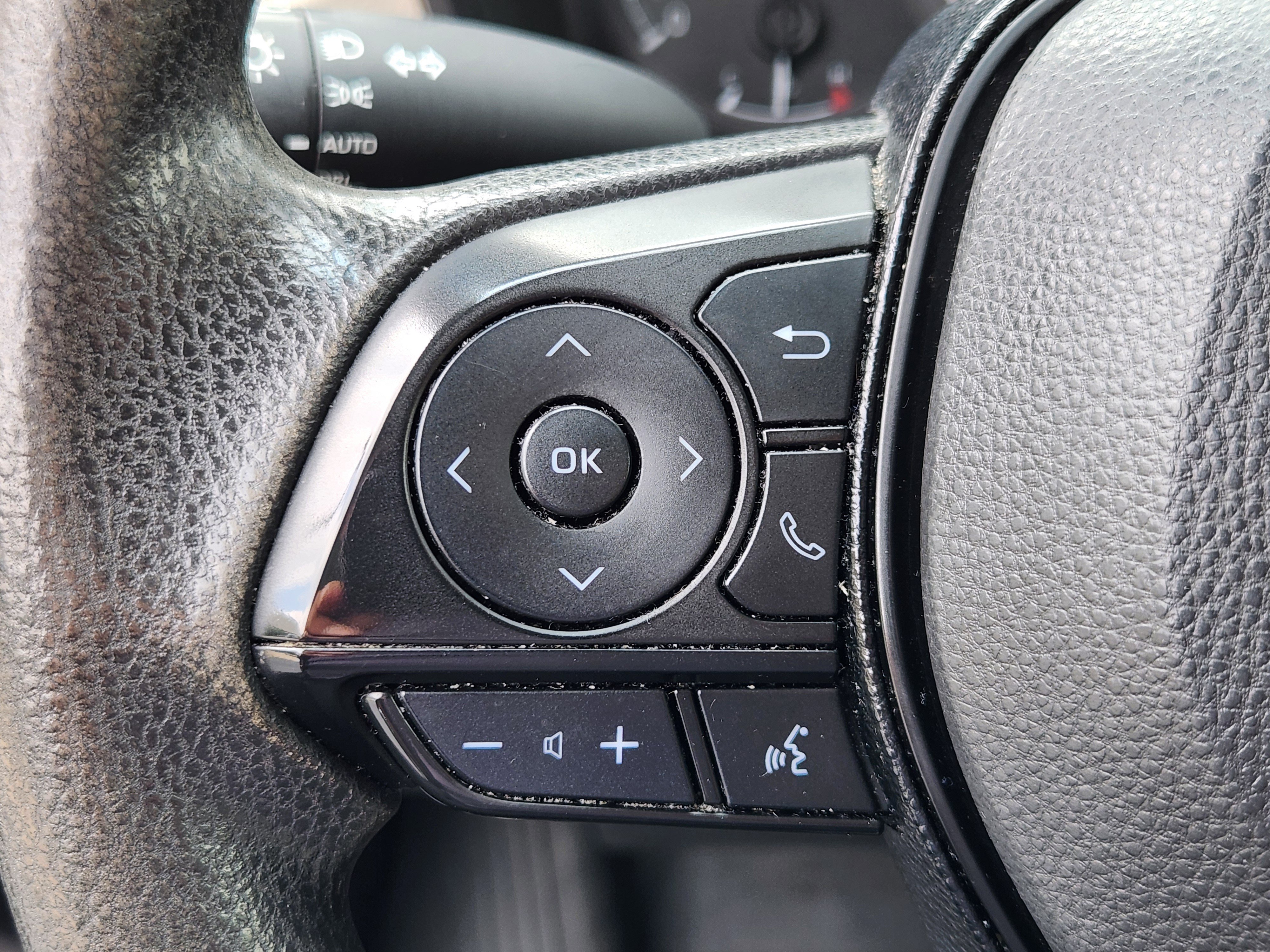 Used 2020 Toyota Corolla LE FWD image 22