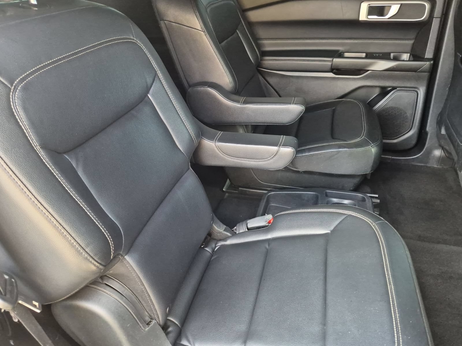 Used 2020 Ford Explorer XLT w/ Equipment Group 202A AWD/4WD image 19
