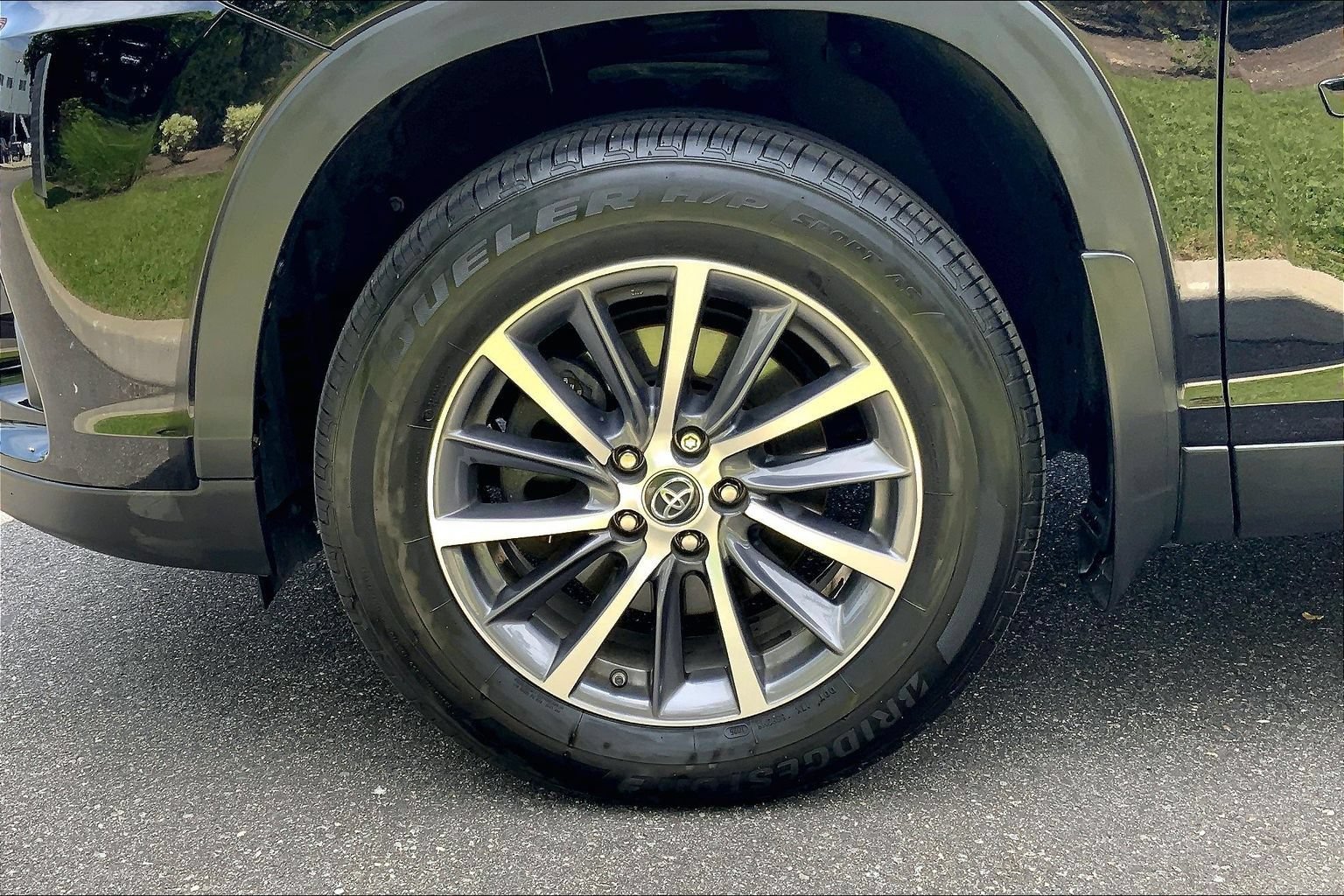Used 2019 Toyota Highlander XLE AWD/4WD image 10