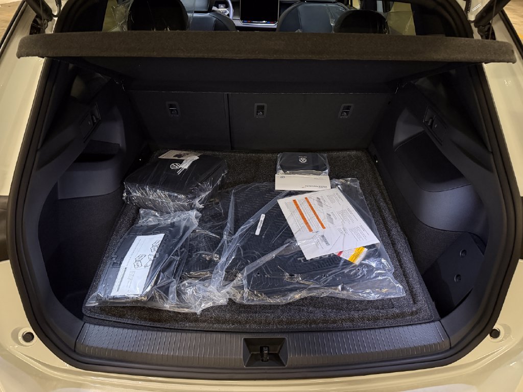 New 2026 Volkswagen Tiguan SE R-Line FWD image 26
