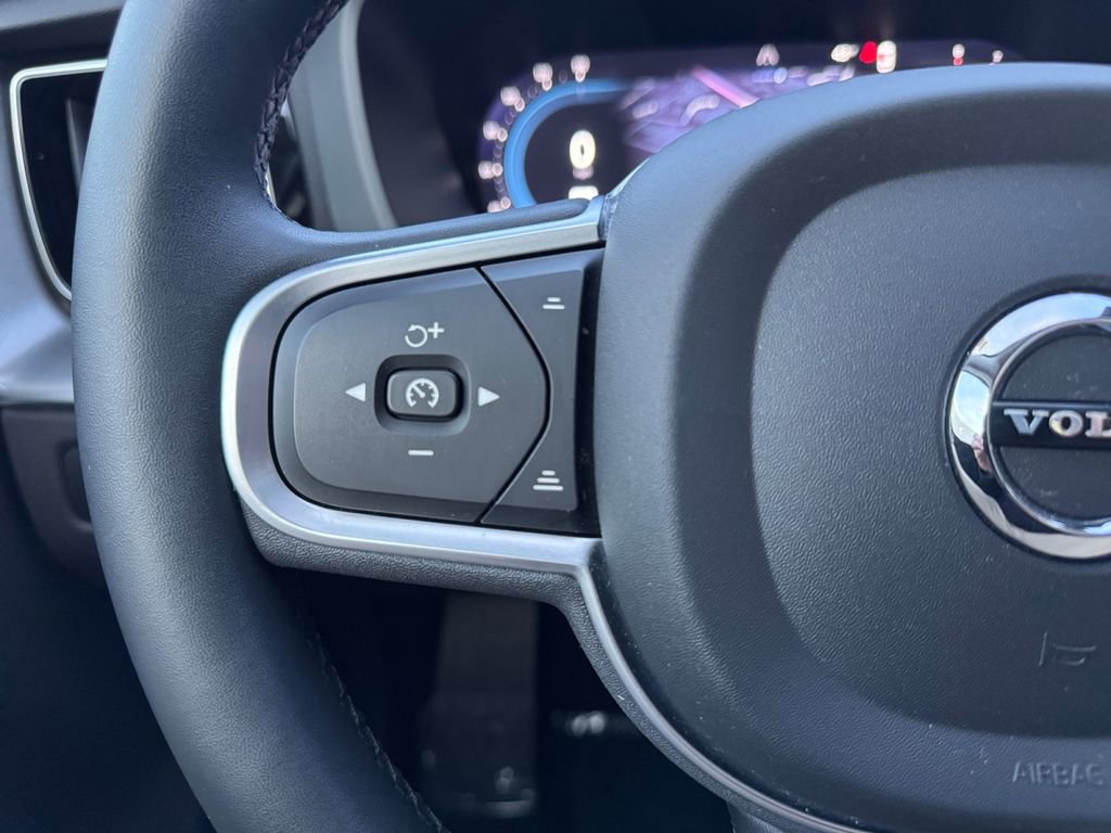 Certified 2023 Volvo XC60 B5 Core image 14