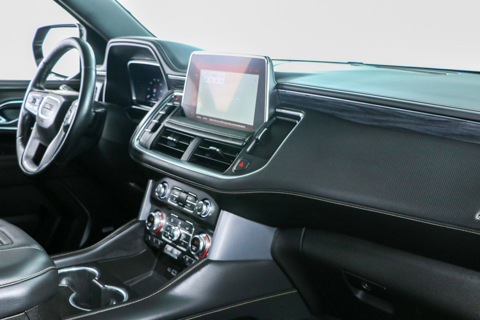 Used 2023 GMC Yukon XL SLT w/ SLT Luxury Package AWD/4WD image 31