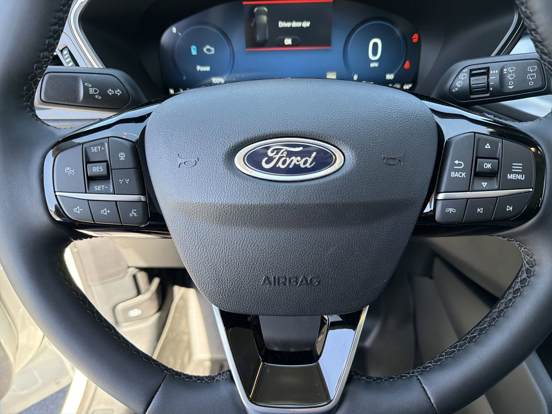 Certified 2025 Ford Escape SE w/ PHEV Premium Package image 10