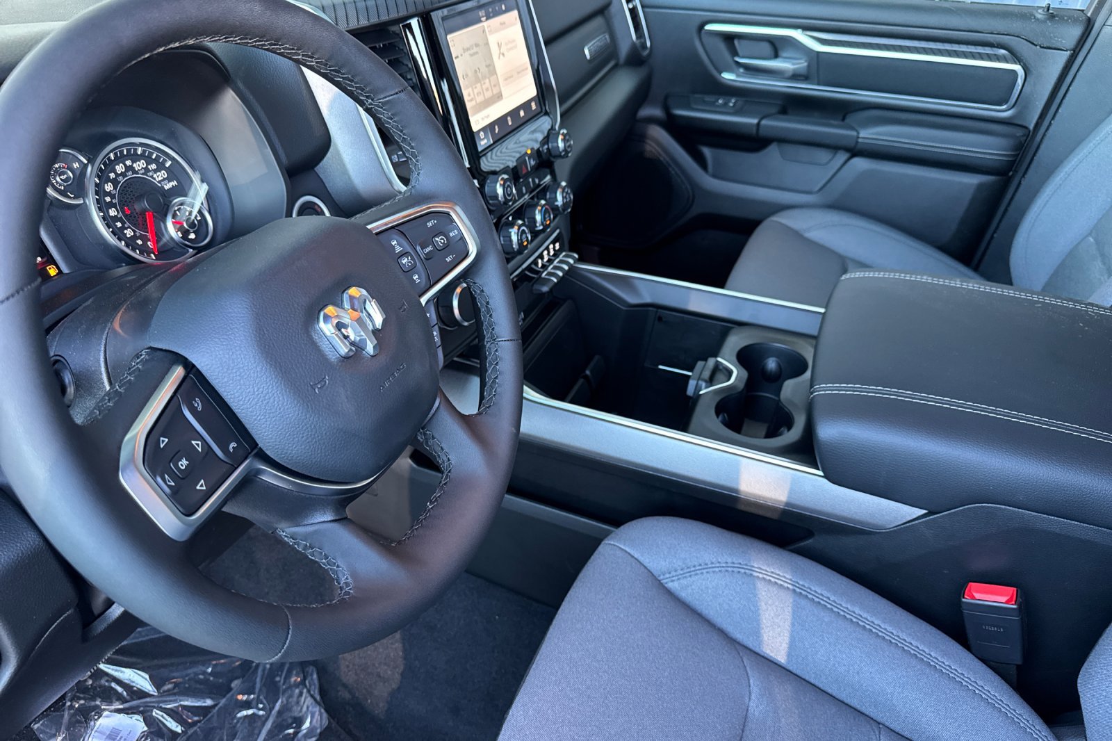 New 2026 RAM 1500 4x4 Crew Cab image 9