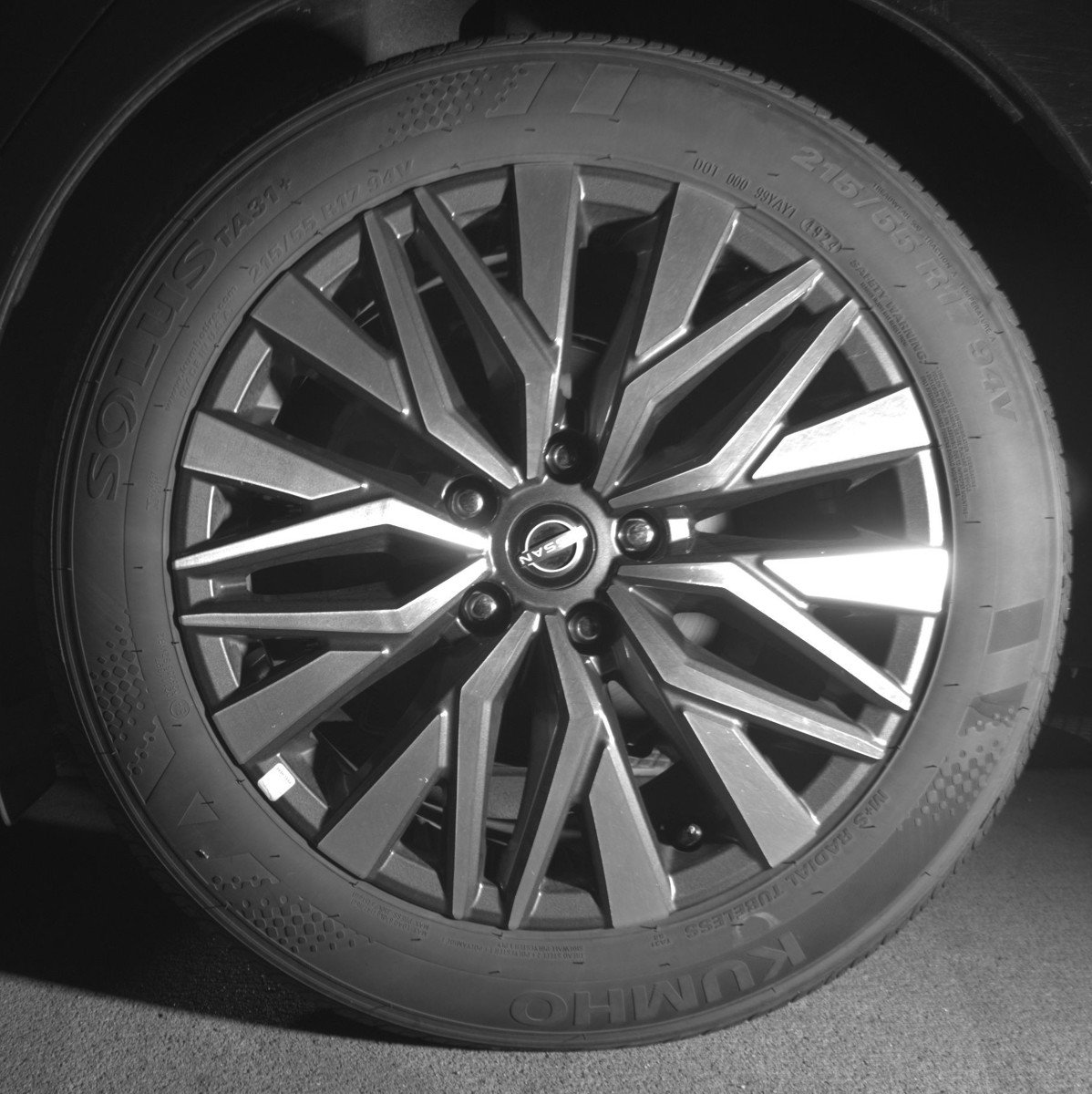 Used 2025 Nissan Altima 2.5 SV FWD image 14