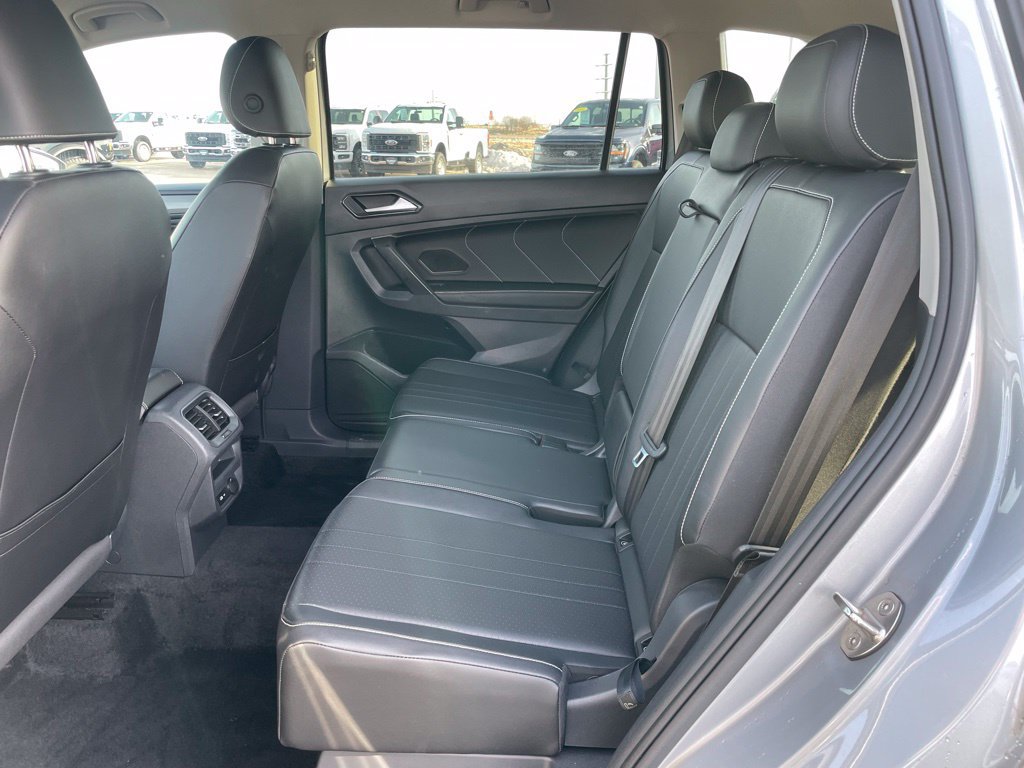 Used 2024 Volkswagen Tiguan SE AWD/4WD image 8