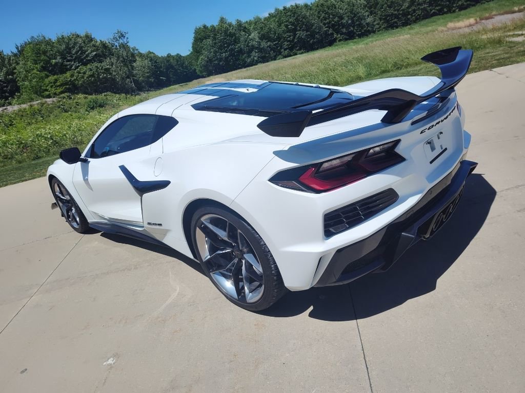 Used 2025 Chevrolet Corvette Z06 RWD image 6