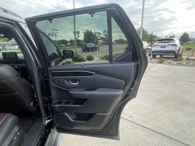 Used 2025 Honda Pilot Black Edition image 29