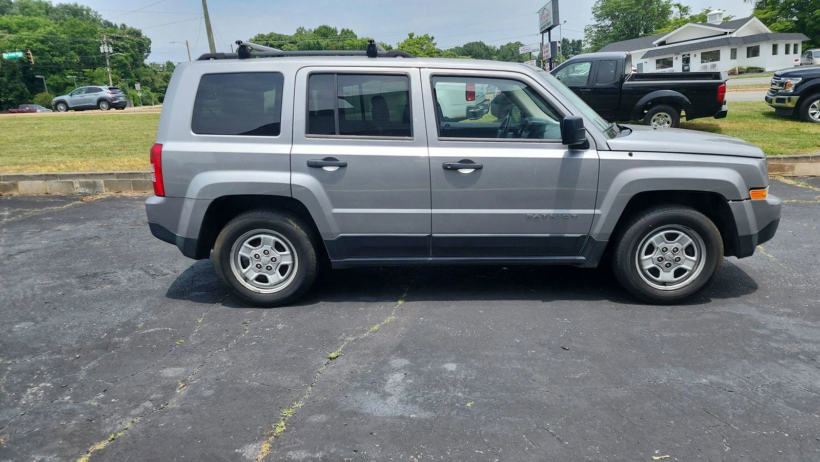 Used 2014 Jeep Patriot Sport FWD image 4