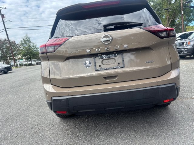 Used 2025 Nissan Rogue SV AWD/4WD image 6