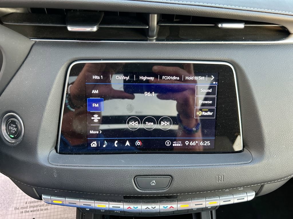 Used 2020 Cadillac XT4 Premium Luxury FWD image 17