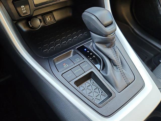 Used 2025 Toyota RAV4 LE image 10