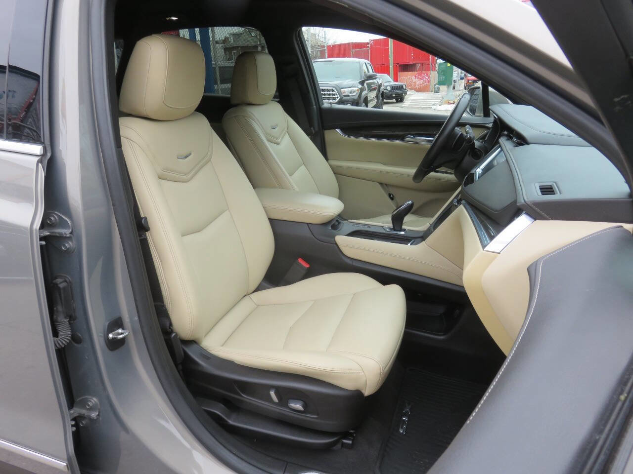 Used 2019 Cadillac XT5 AWD image 11