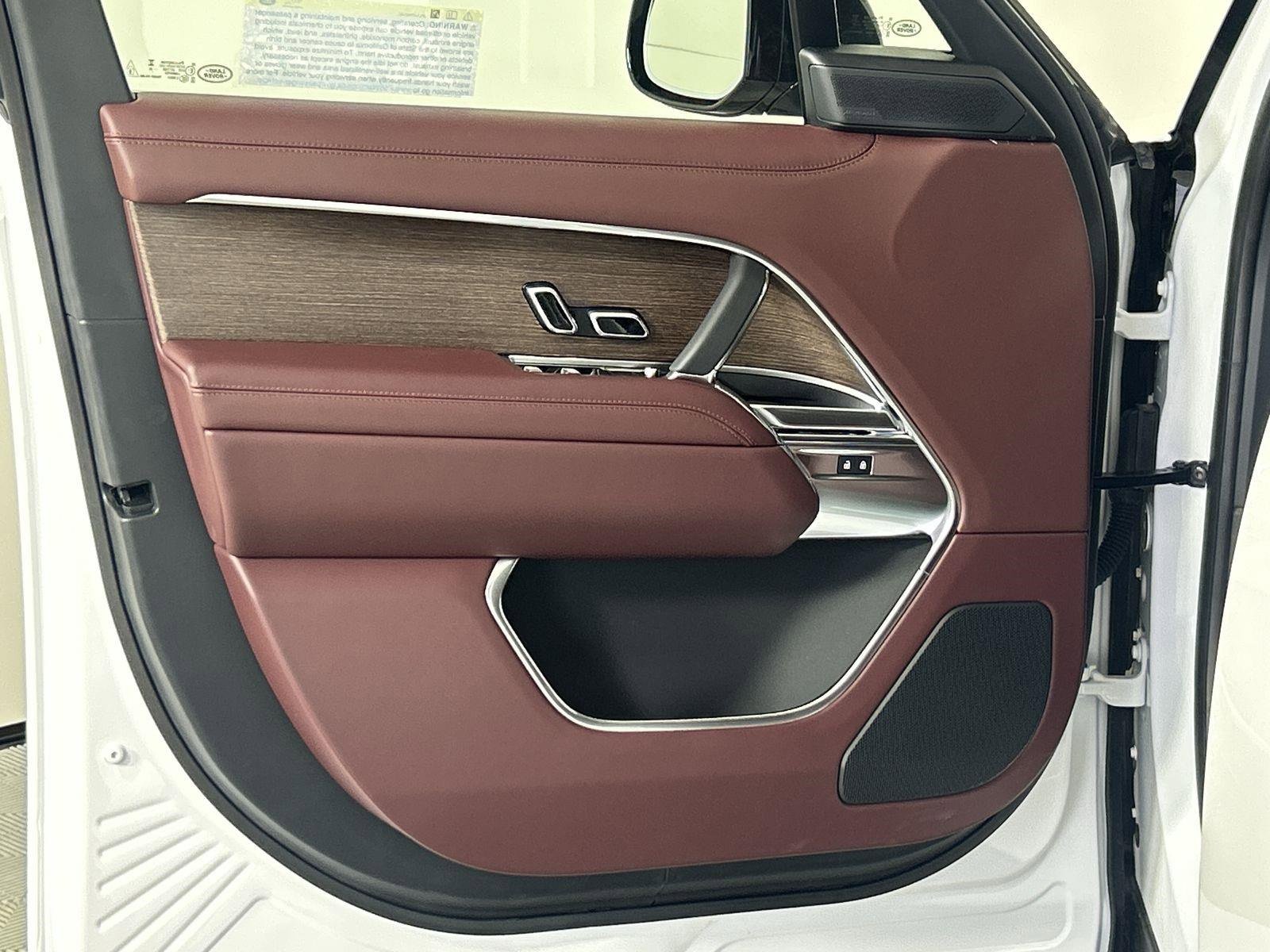 New 2025 Land Rover Range Rover SE image 21