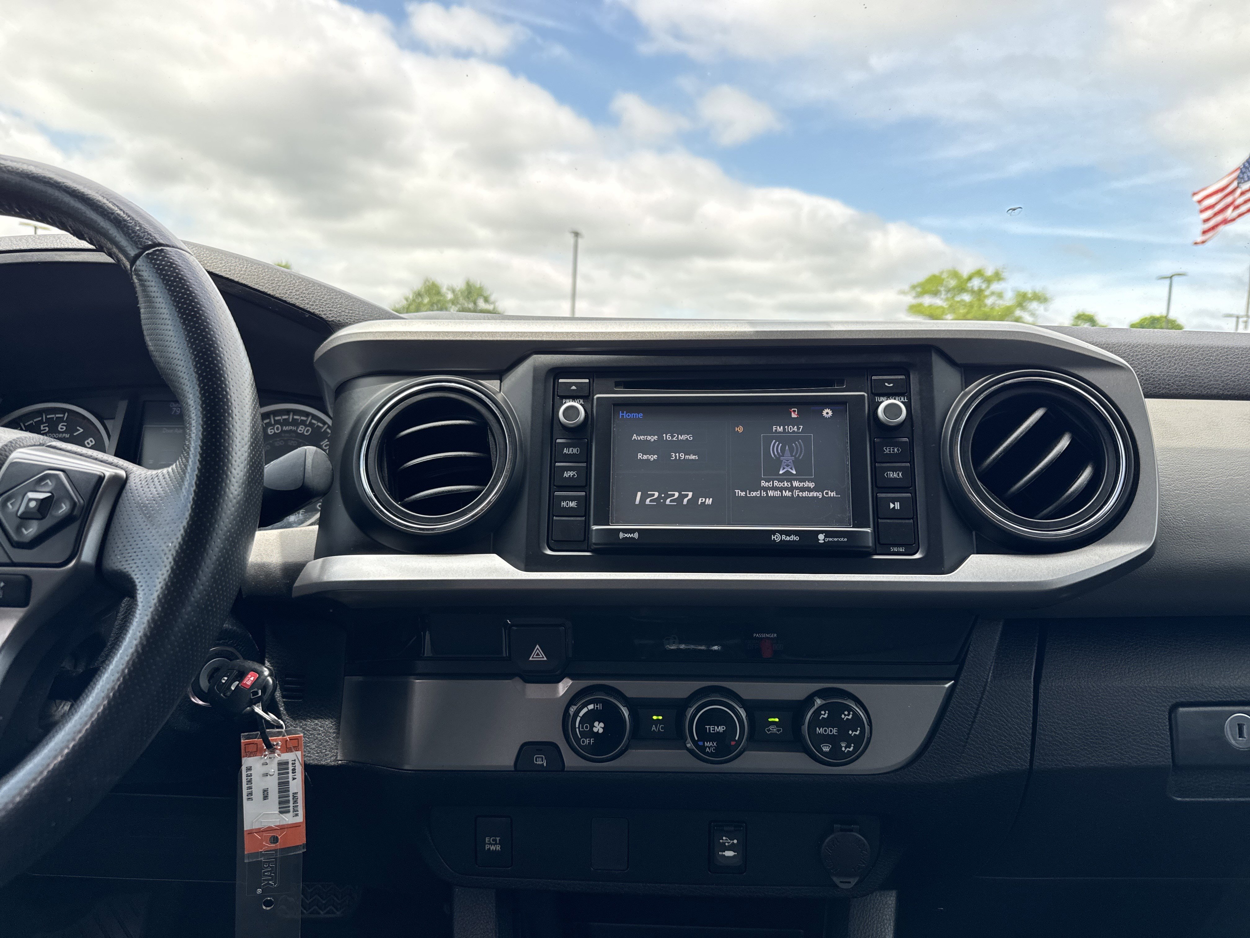 Used 2017 Toyota Tacoma SR5 w/ Tow Package RWD image 26