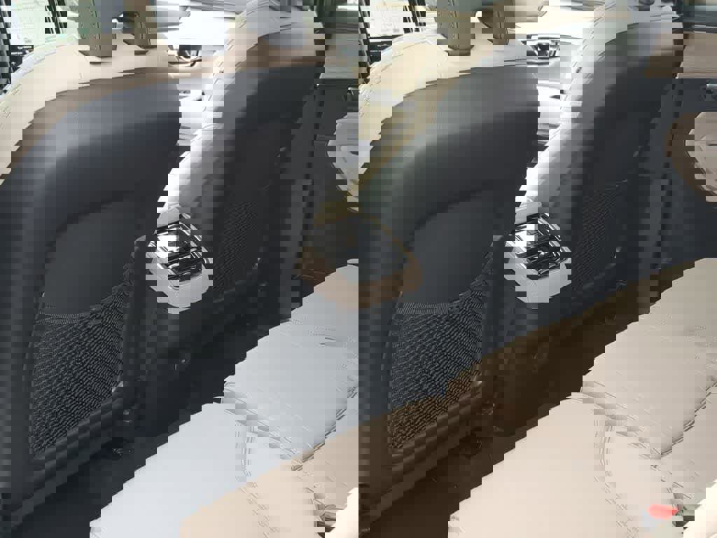 New 2026 Volvo XC90 B6 Plus w/ Protection Package Premier image 17