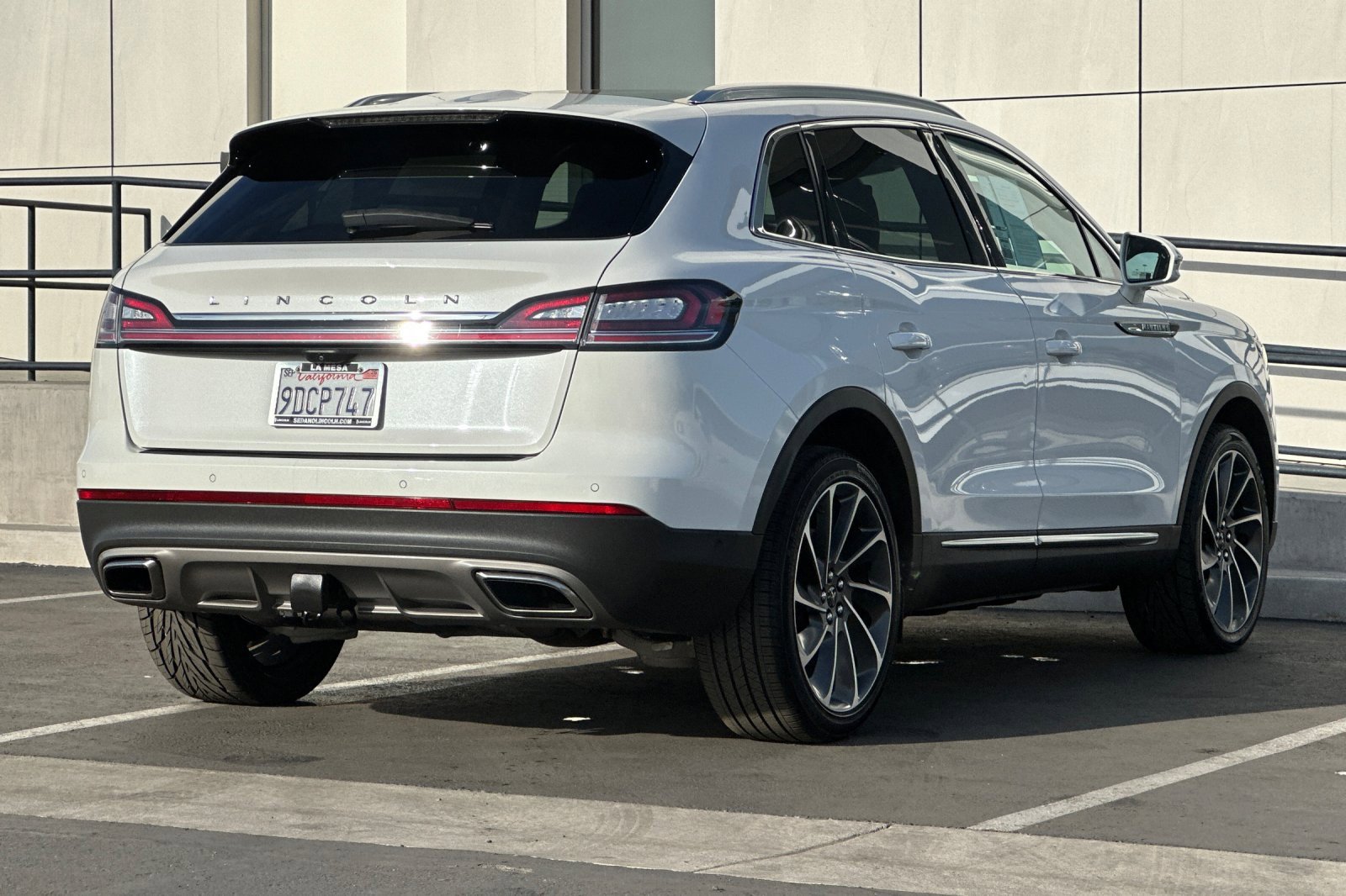 Used 2022 Lincoln Nautilus Reserve w/ Equipment Group 202A image 3