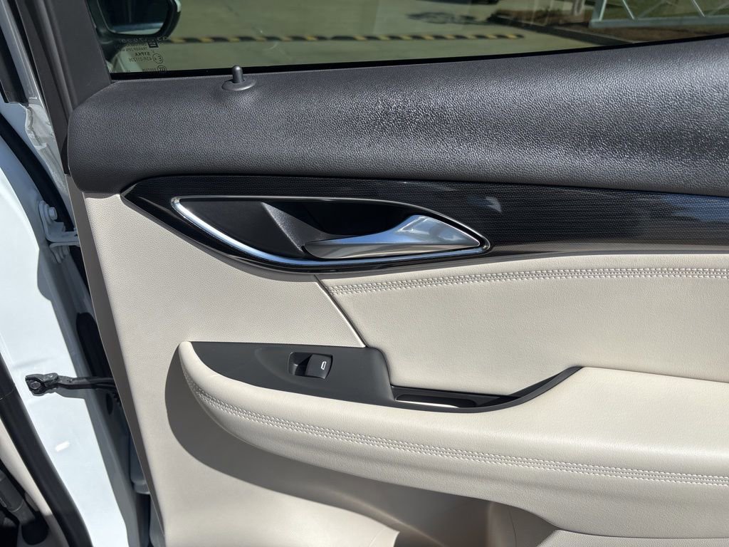 Used 2022 Buick Envision Essence w/ Safety Package image 43