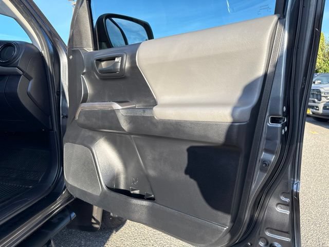 Used 2021 Toyota Tacoma SR5 AWD/4WD image 11