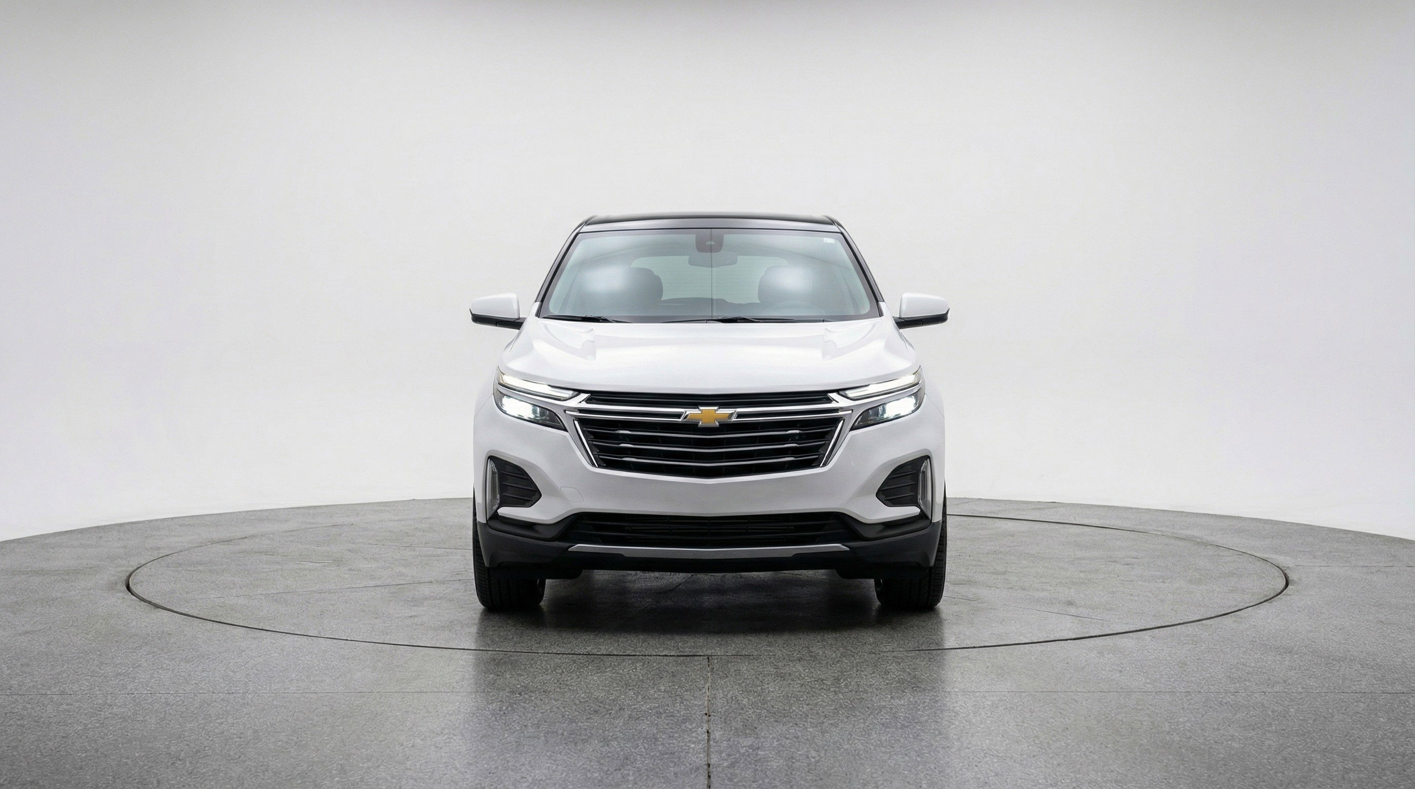 Used 2025 Chevrolet Equinox LT image 2