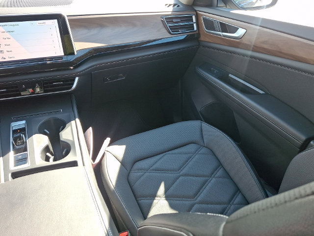 Used 2024 Volkswagen Atlas SE AWD/4WD image 19