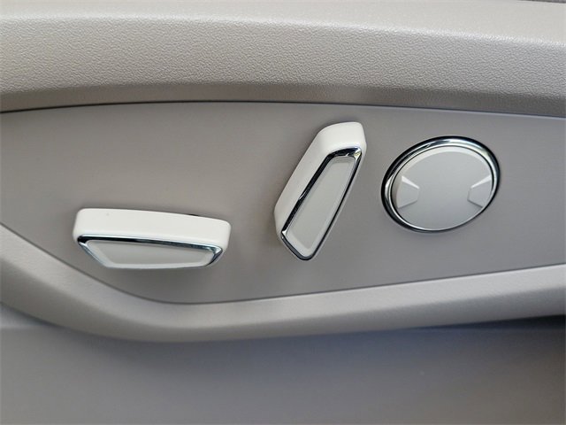 Certified 2023 Lincoln Nautilus FWD w/ Premium Package image 9