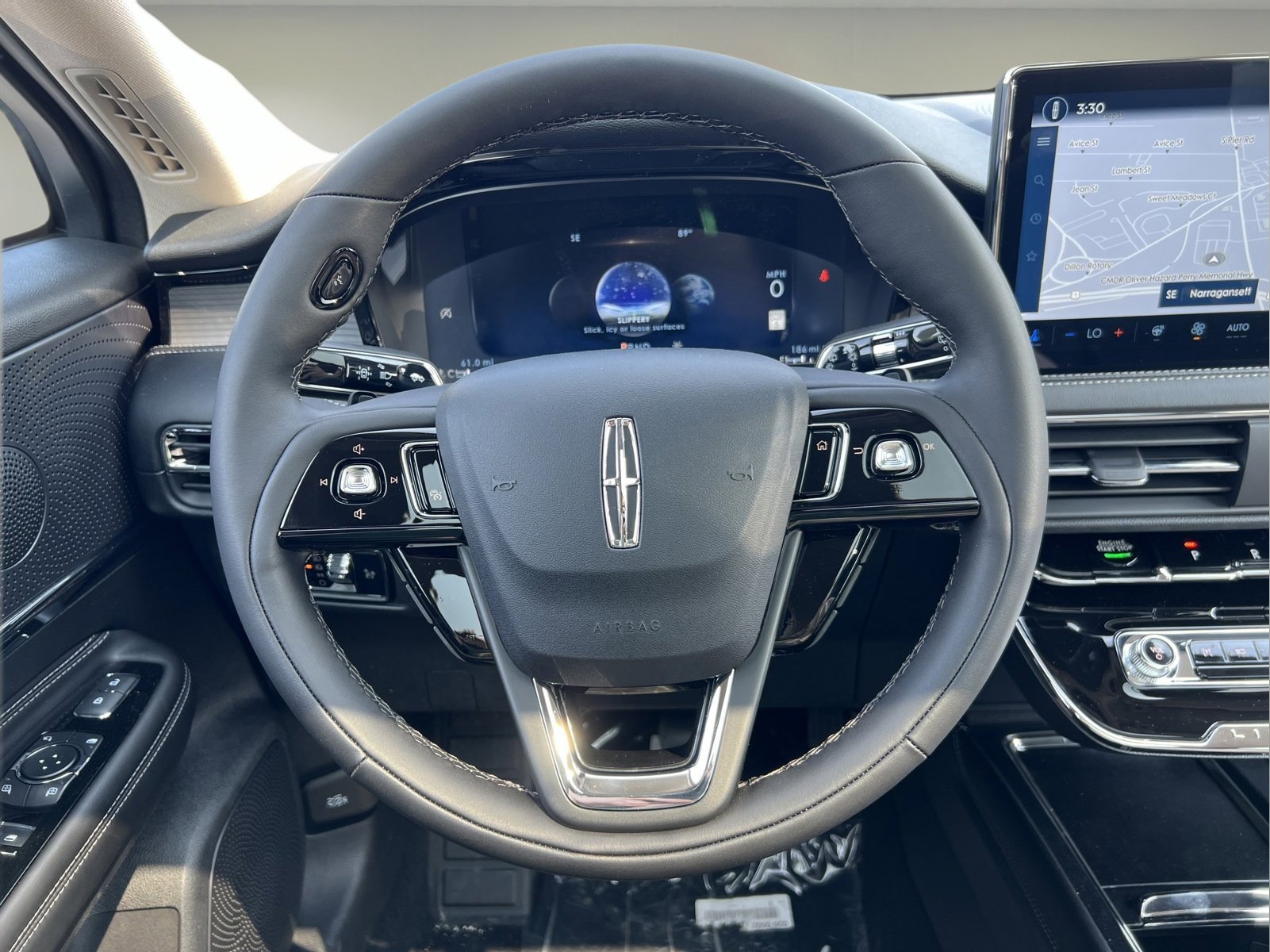 Used 2024 Lincoln Corsair AWD w/ Equipment Group 101A image 11