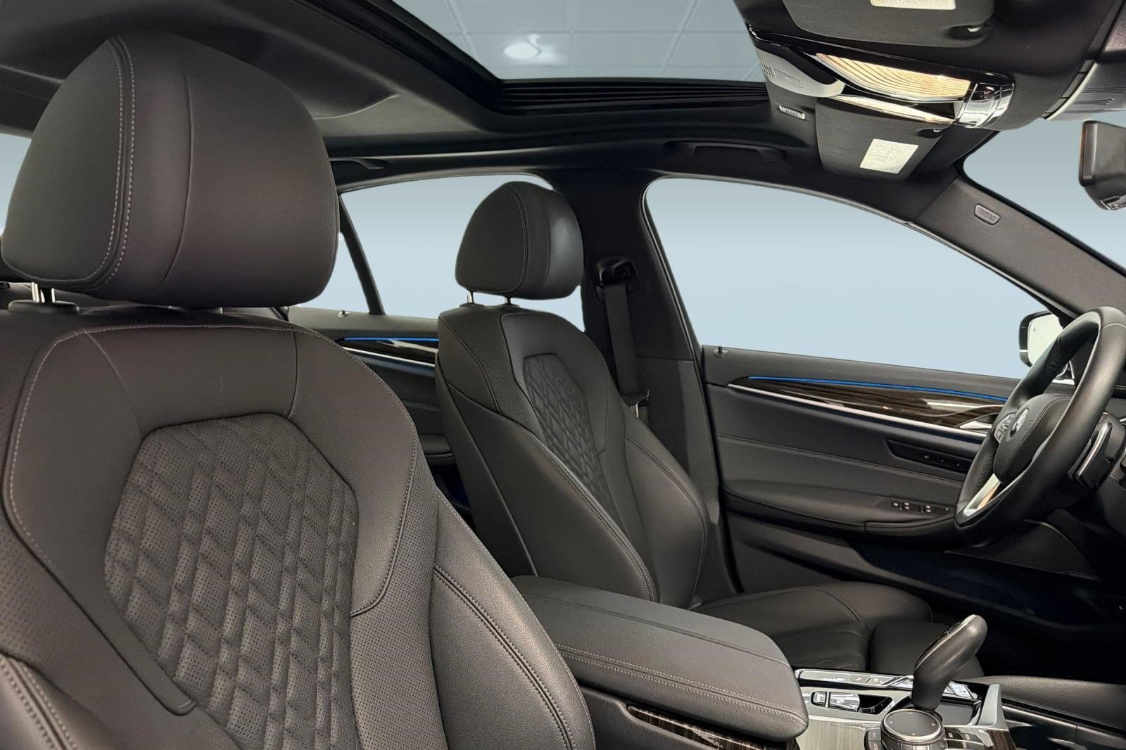 Used 2023 BMW 530e w/ Premium Package image 32