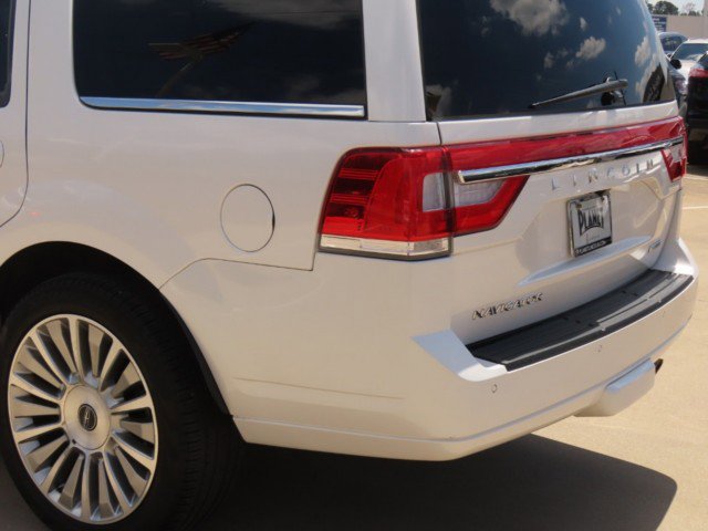 Used 2016 Lincoln Navigator Select RWD image 14