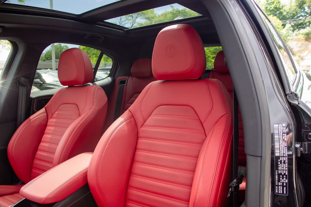 New 2025 Alfa Romeo Stelvio Sprint AWD/4WD image 12