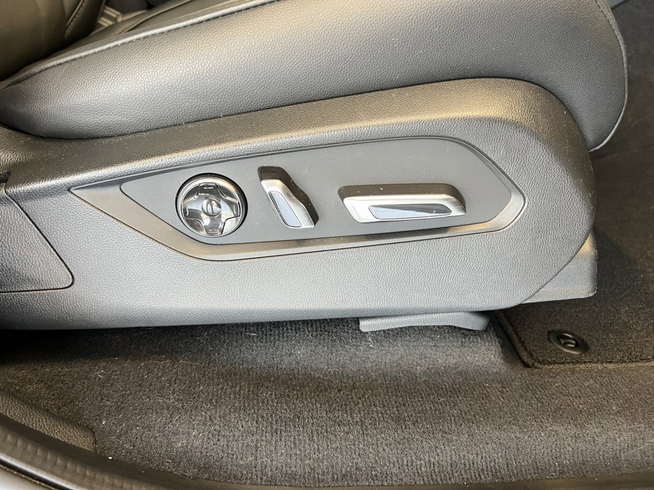 Used 2023 Acura MDX SH-AWD image 47