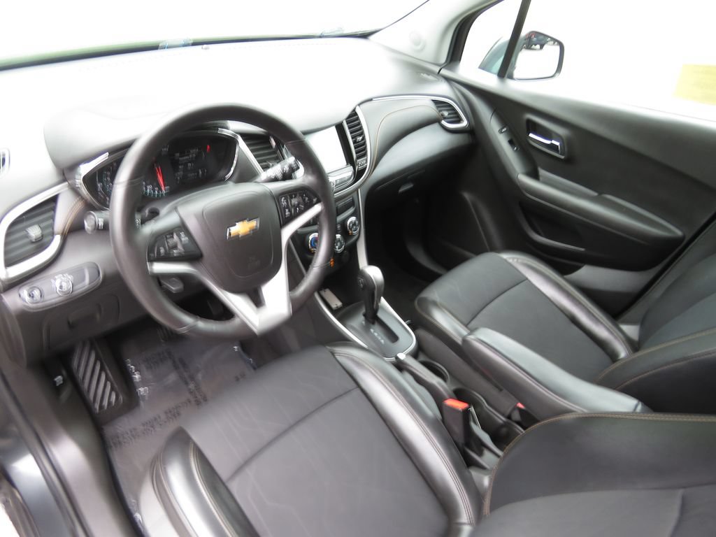 Used 2017 Chevrolet Trax LT w/ LT Convenience Package AWD/4WD image 11