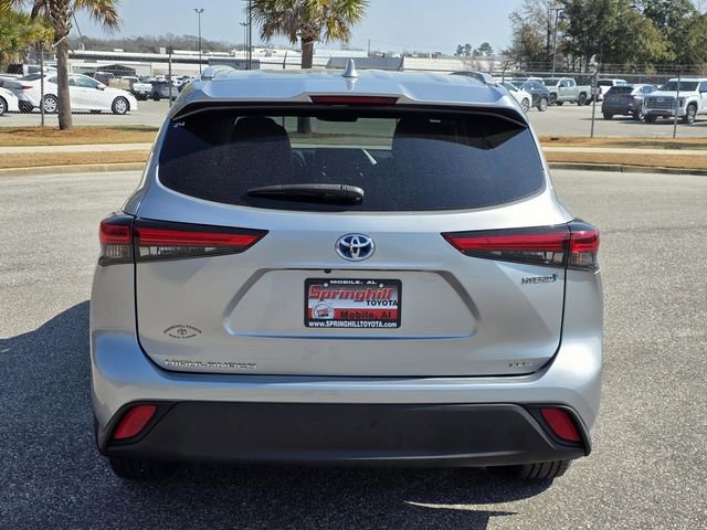 Used 2022 Toyota Highlander XLE image 3