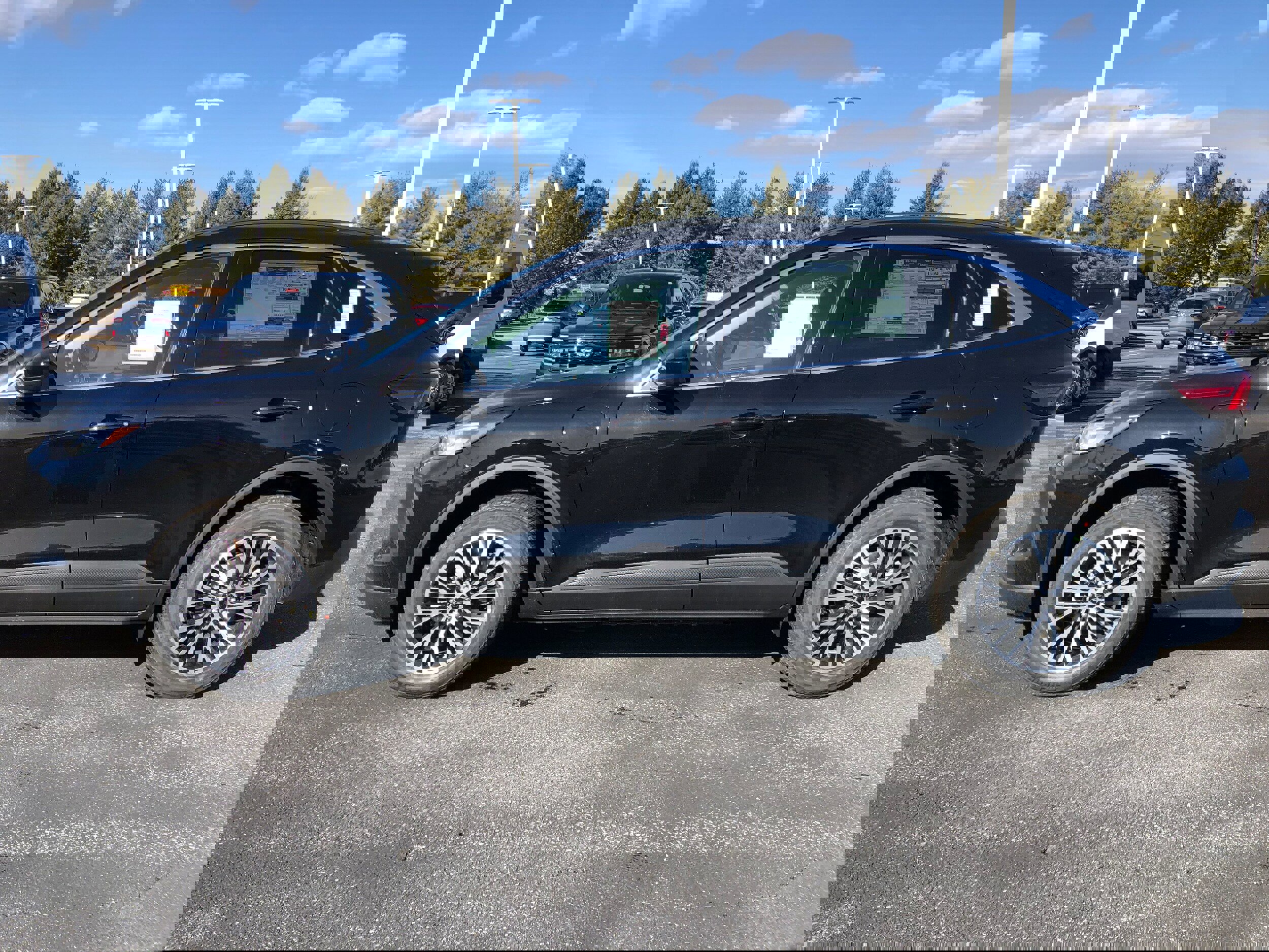 New 2025 Ford Escape SE w/ Class II Trailer Tow Package image 2