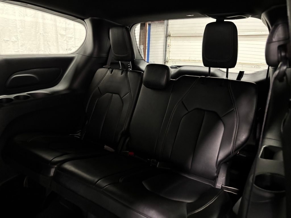 Used 2025 Chrysler Pacifica Select FWD image 44
