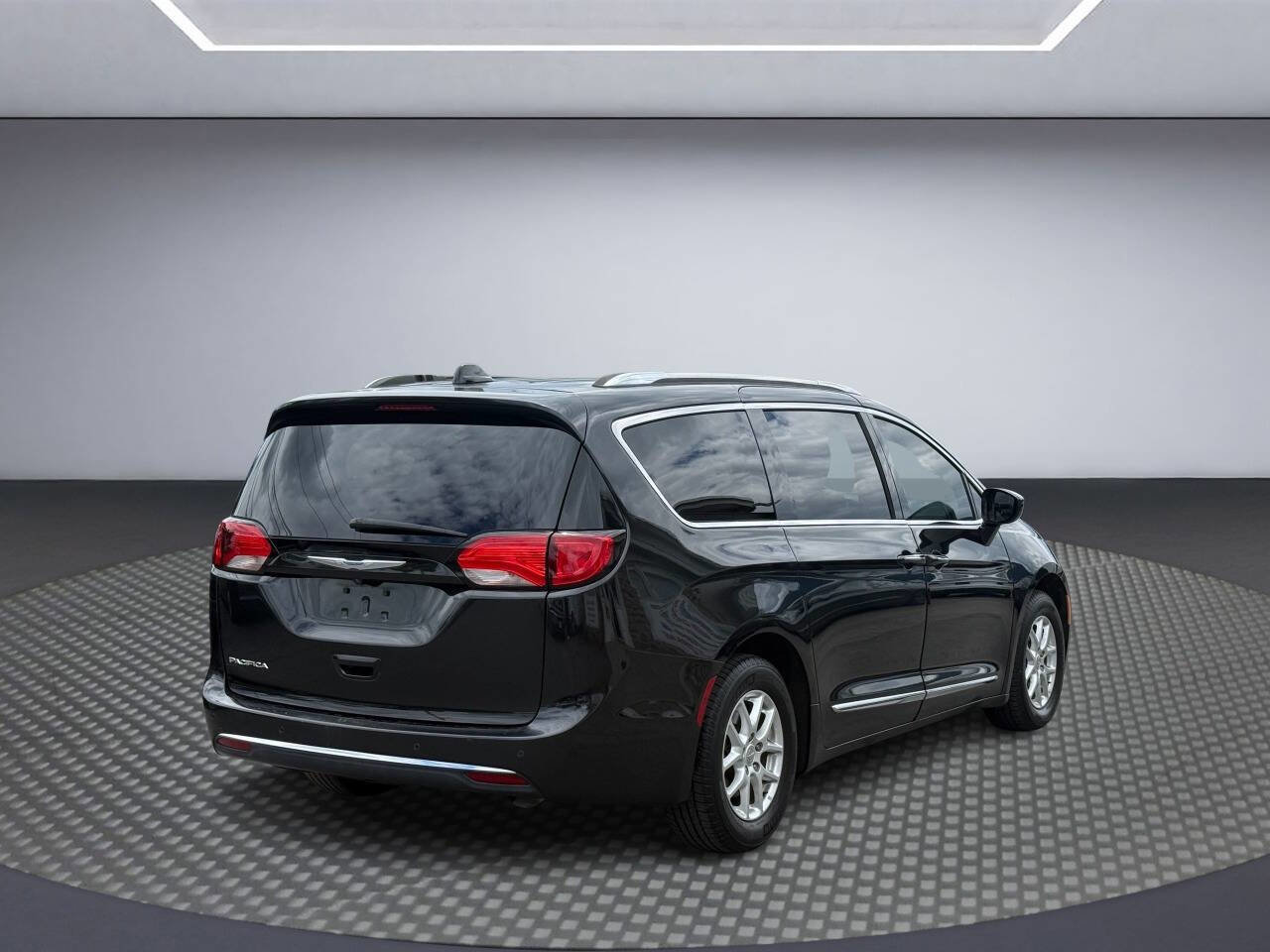 Used 2020 Chrysler Pacifica Touring-L FWD image 7