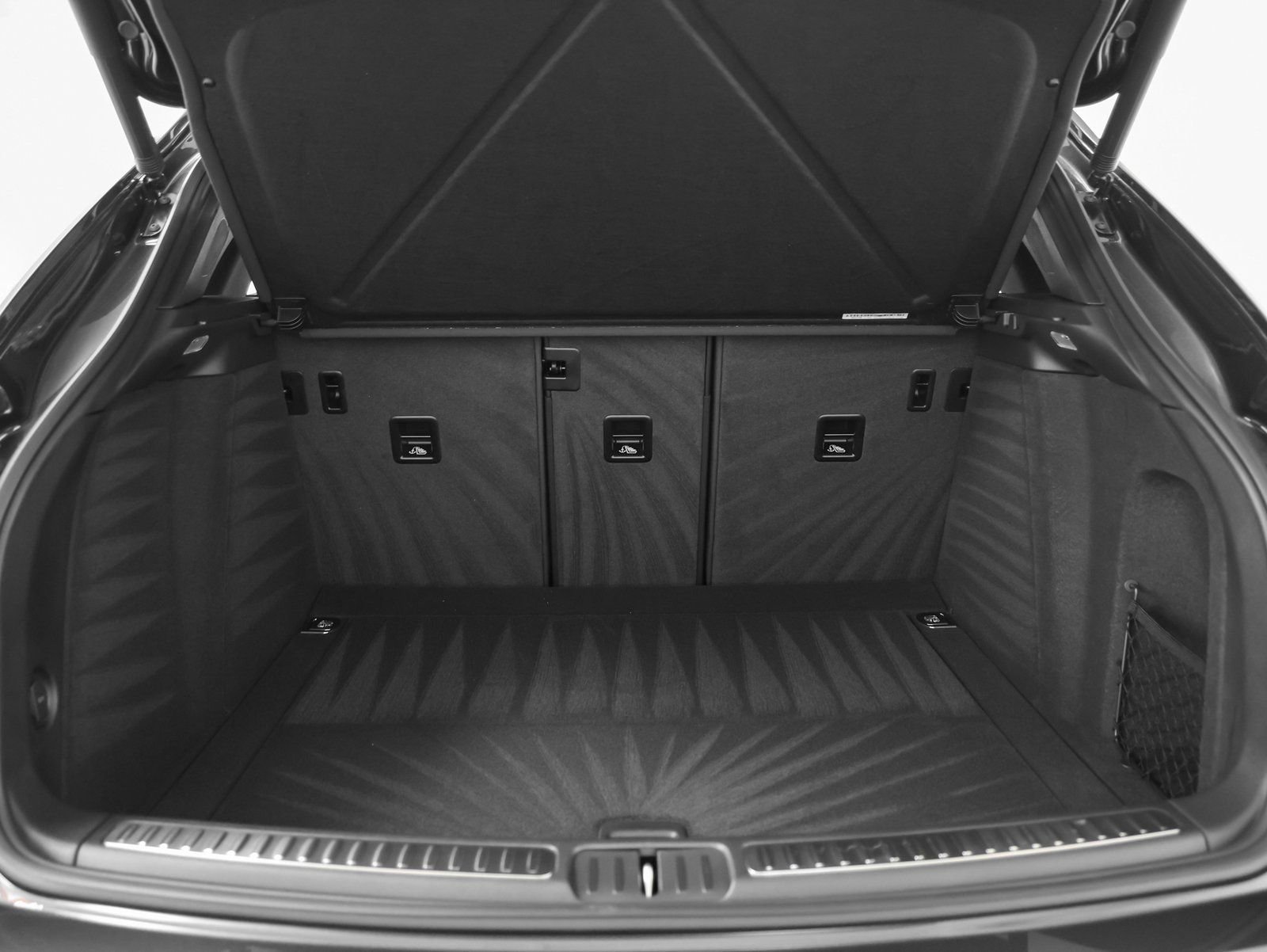 Certified 2025 Porsche Macan image 15