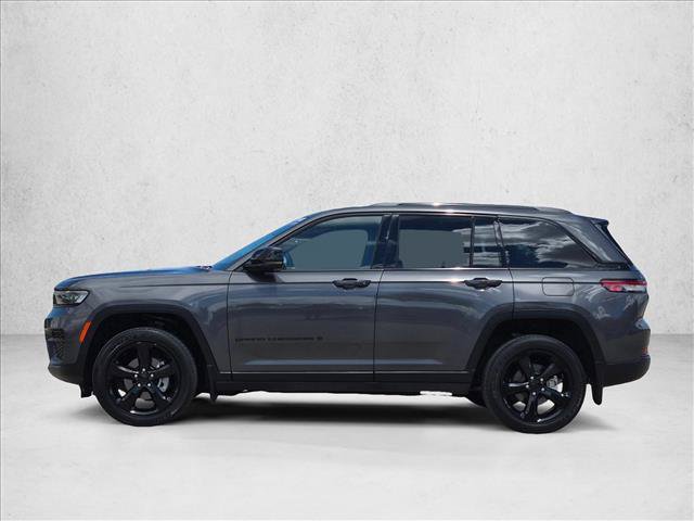 Used 2023 Jeep Grand Cherokee Altitude AWD/4WD image 9