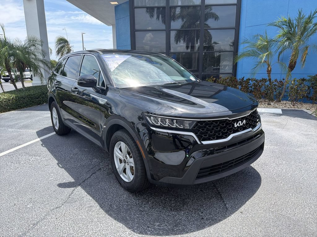 Used 2023 Kia Sorento LX FWD image 2