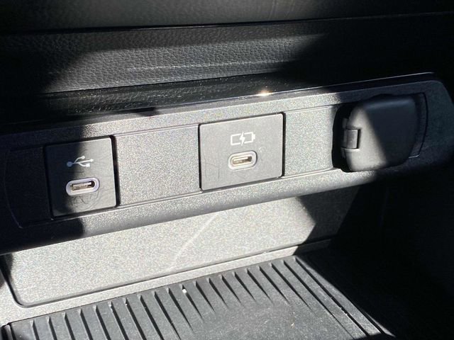 Used 2025 Toyota Prius XLE image 31